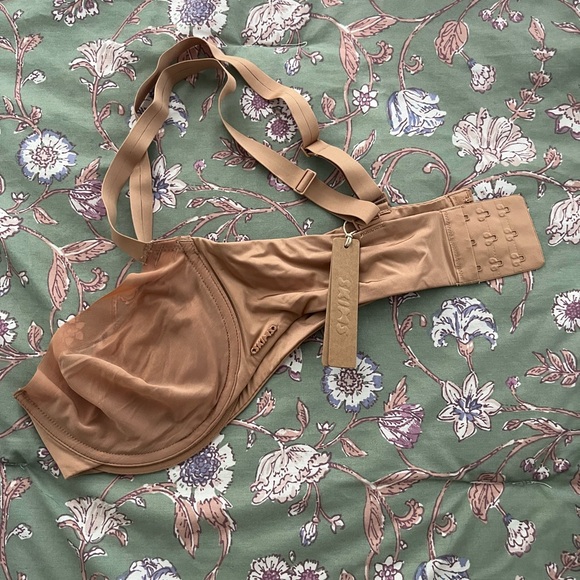 SKIMS Bra nude no show, unlined size 34C - Picture 2 of 2